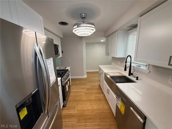 1872 Bremerton RD, Lyndhurst, OH 44124