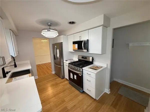 1872 Bremerton RD, Lyndhurst, OH 44124