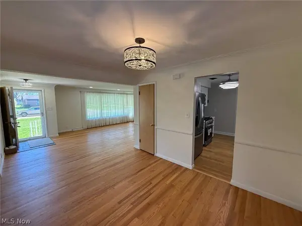 1872 Bremerton RD, Lyndhurst, OH 44124