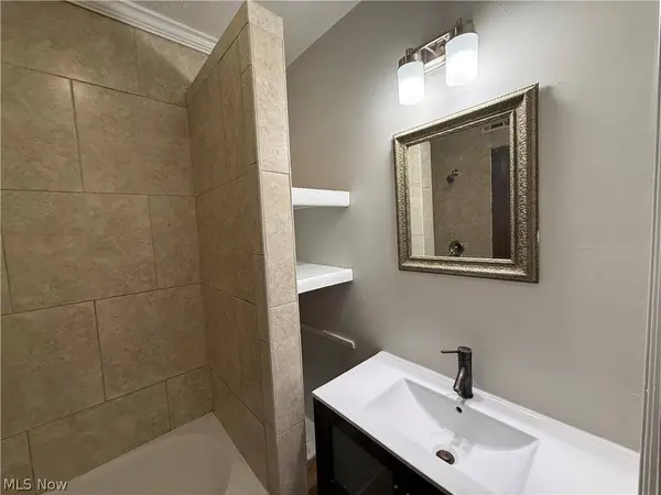 1275 Donald AVE, Lakewood, OH 44107