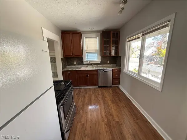 1275 Donald AVE, Lakewood, OH 44107