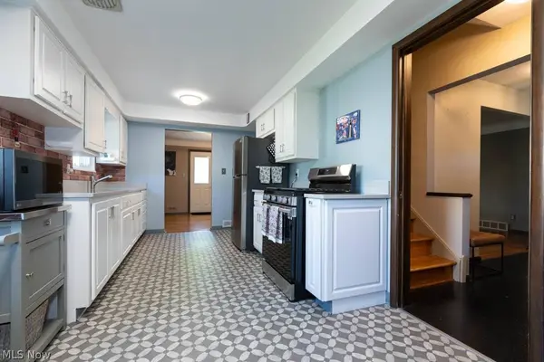 5180 Thornbury RD, Lyndhurst, OH 44124