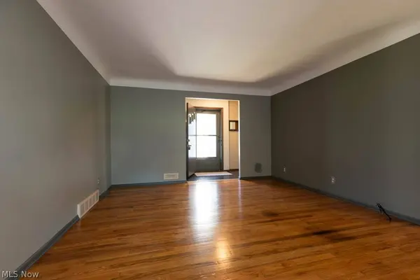 5180 Thornbury RD, Lyndhurst, OH 44124