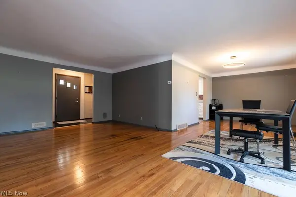 5180 Thornbury RD, Lyndhurst, OH 44124
