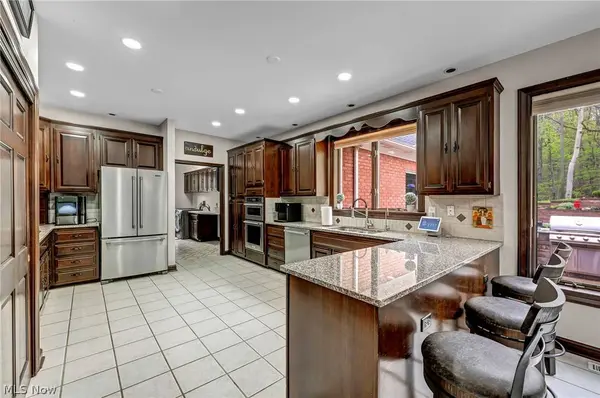 885 McKee TRL, Hinckley, OH 44233