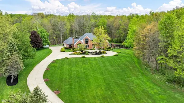 885 McKee TRL, Hinckley, OH 44233