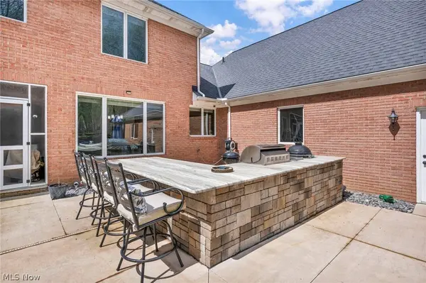885 McKee TRL, Hinckley, OH 44233