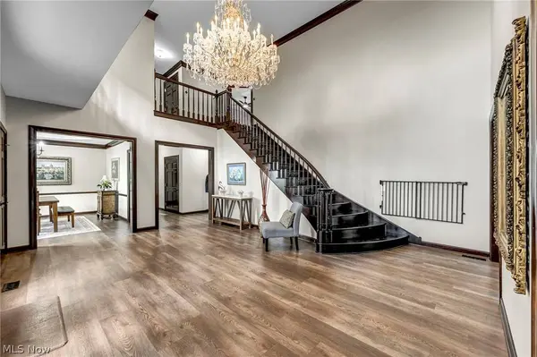 885 McKee TRL, Hinckley, OH 44233