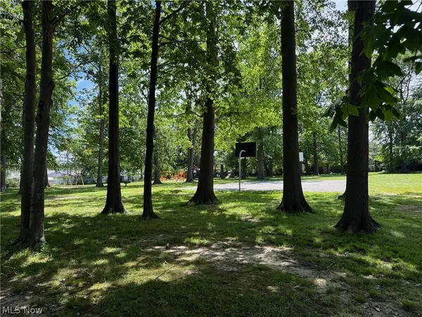 1582 Lee Terrace DR, Wickliffe, OH 44092