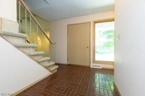 7360 Ledgewood DR, Kirtland, OH 44094