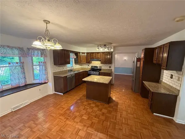 1273 Sharonbrook DR, Twinsburg, OH 44087