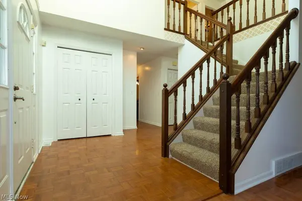1273 Sharonbrook DR, Twinsburg, OH 44087