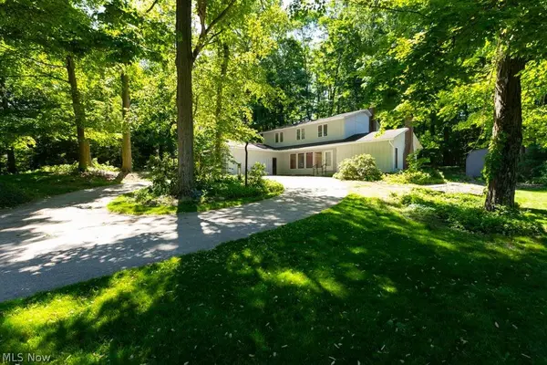 7360 Ledgewood DR, Kirtland, OH 44094