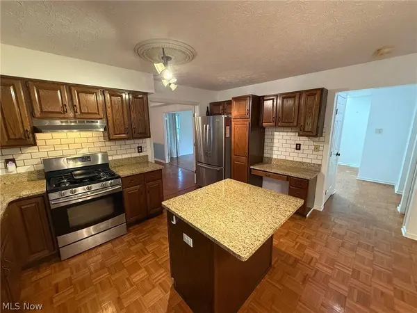 1273 Sharonbrook DR, Twinsburg, OH 44087