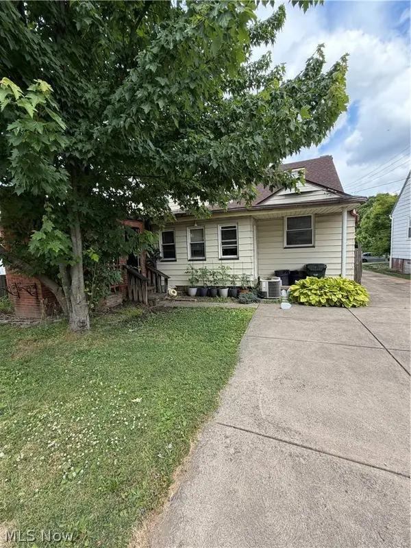 16451 Craigmere DR, Middleburg Heights, OH 44130