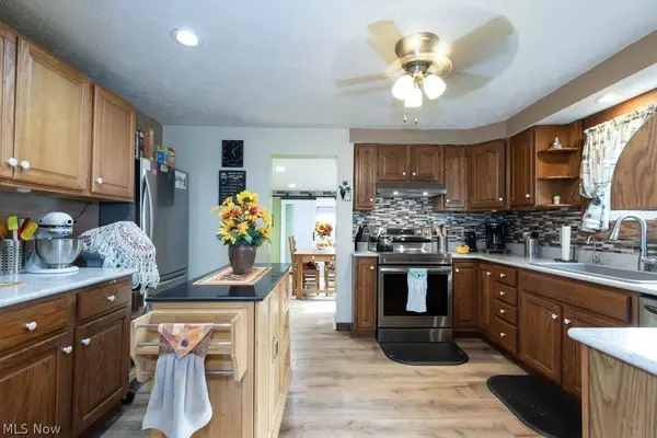 15911 Gar HWY, Montville, OH 44064