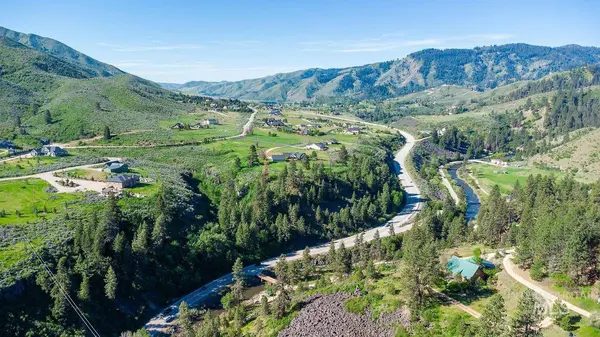 42 Hummingbird Haven, Boise, ID 83616