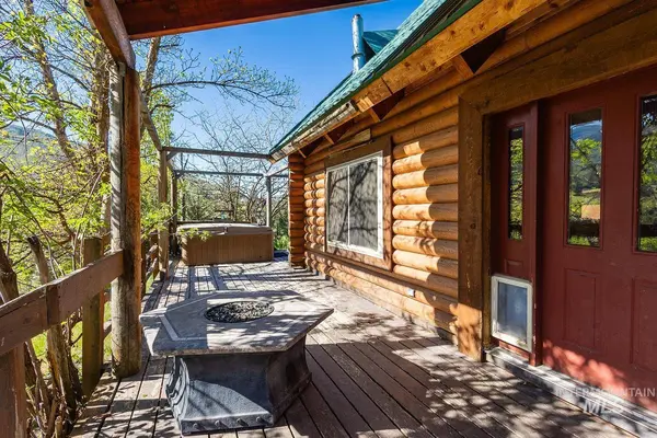 42 Hummingbird Haven, Boise, ID 83616