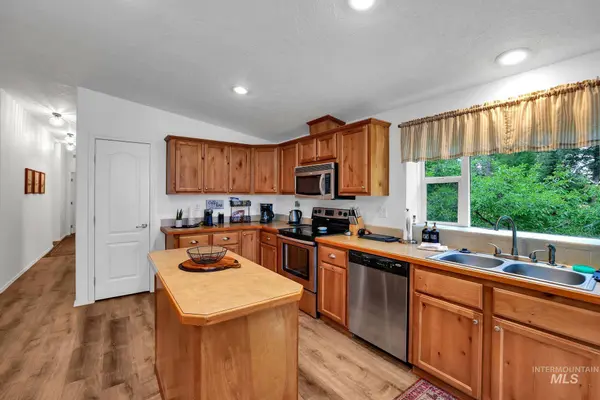 1201 W Mountain Rd., Cascade, ID 83611