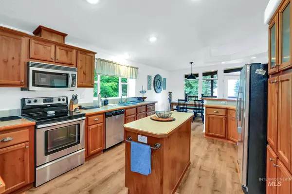 1201 W Mountain Rd., Cascade, ID 83611