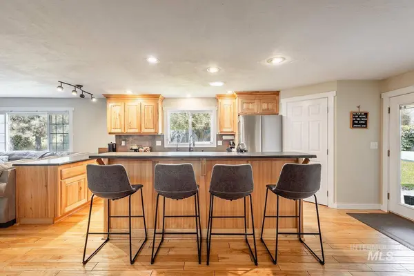 7166 S Cloverdale, Boise, ID 83709