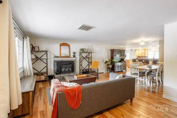 7166 S Cloverdale, Boise, ID 83709