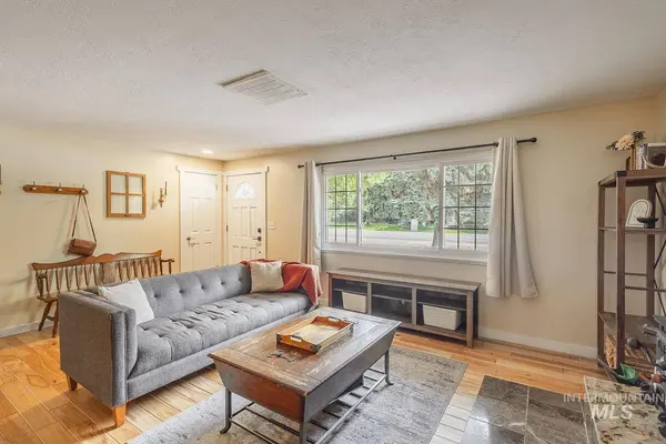7166 S Cloverdale, Boise, ID 83709