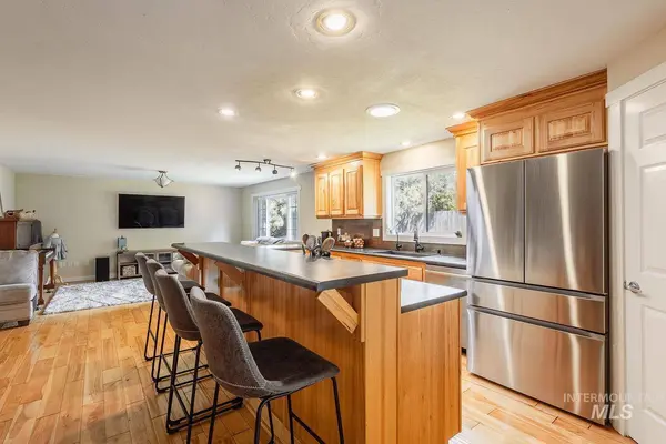7166 S Cloverdale, Boise, ID 83709