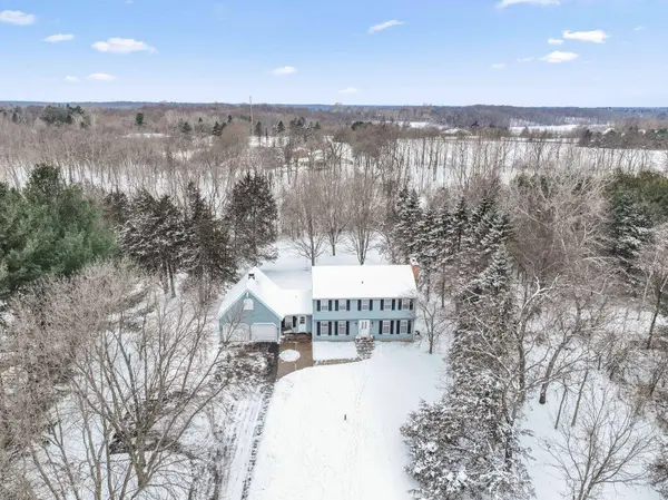 33214 Nueman CT, Chisago Lake Twp, MN 55045
