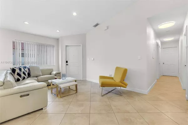 7475 NW 167th Ter, Hialeah, FL 33015