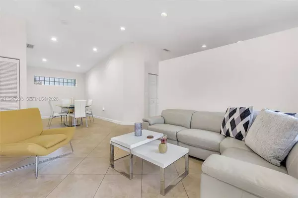 7475 NW 167th Ter, Hialeah, FL 33015