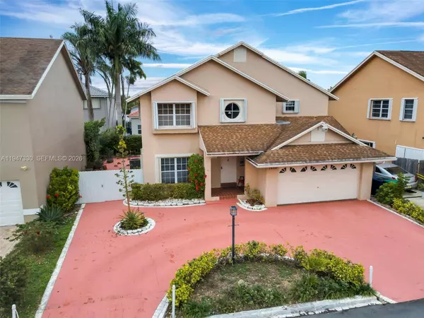 7833 NW 192nd St, Hialeah, FL 33015