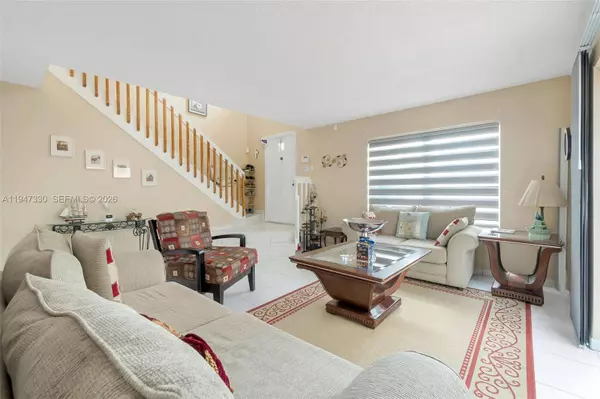 7833 NW 192nd St, Hialeah, FL 33015