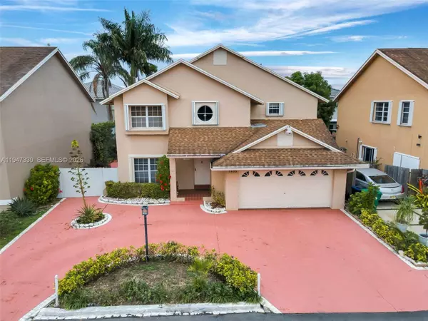7833 NW 192nd St, Hialeah, FL 33015