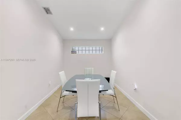 7475 NW 167th Ter, Hialeah, FL 33015