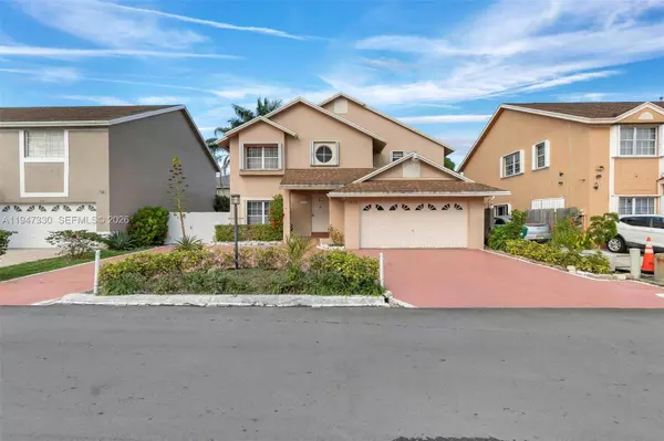 7833 NW 192nd St, Hialeah, FL 33015