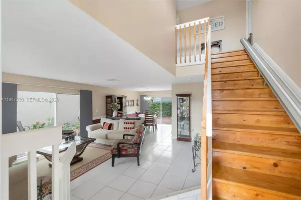 7833 NW 192nd St, Hialeah, FL 33015