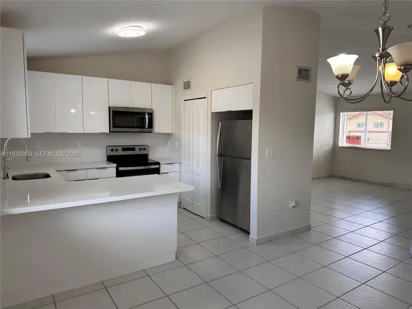 17354 NW 74th Ave #202, Hialeah, FL 33015
