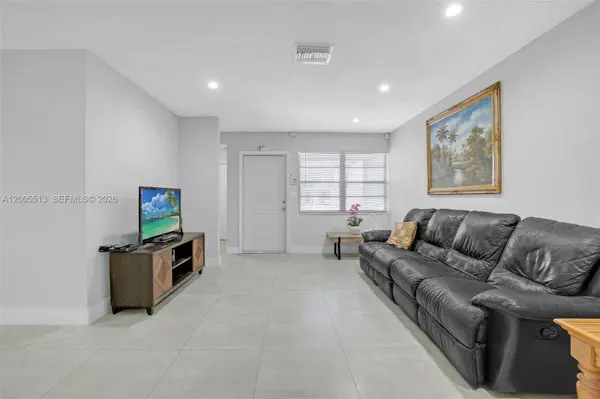 862 W 79th St, Hialeah, FL 33014