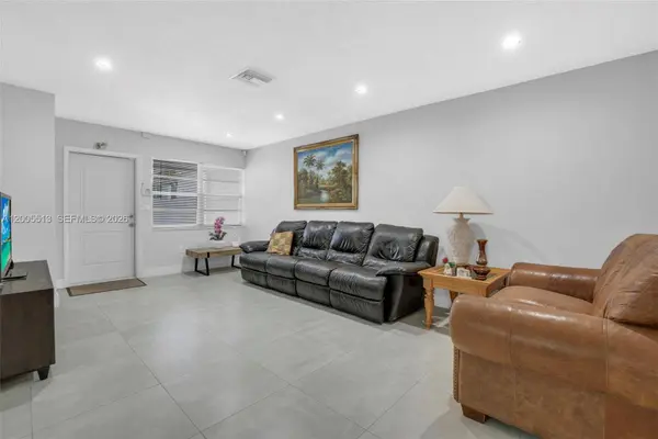 862 W 79th St, Hialeah, FL 33014