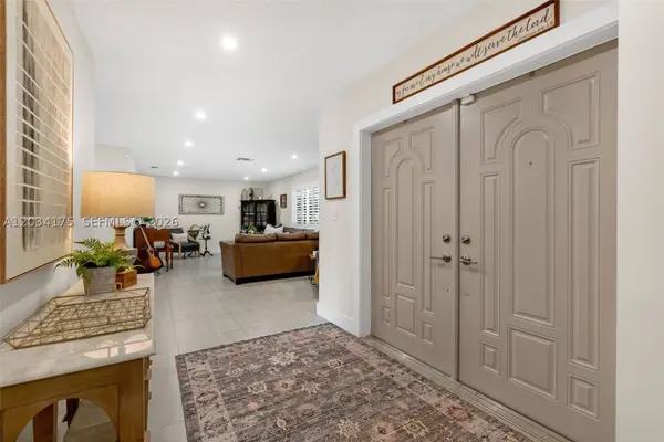 8601 Dundee Ter, Miami Lakes, FL 33016