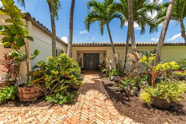 8601 Dundee Ter, Miami Lakes, FL 33016