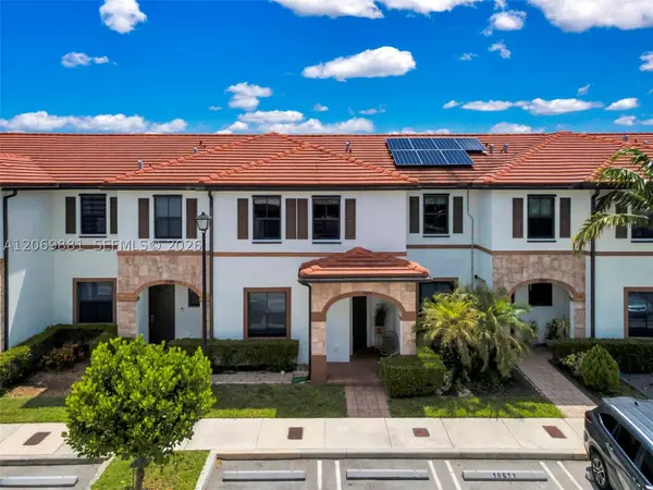 10615 W 34th Ct, Hialeah, FL 33018