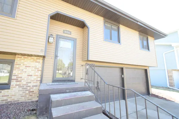 916 Pine St, South Sioux City, NE 68776