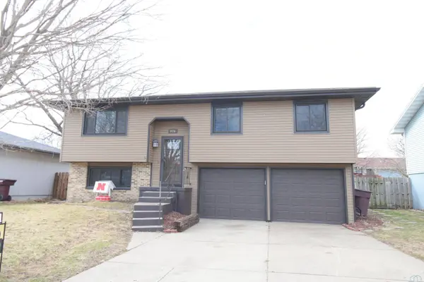 916 Pine St, South Sioux City, NE 68776