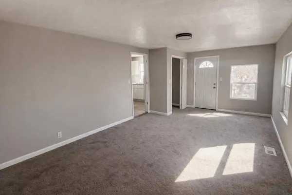 1920 W 14, Sioux City, IA 51103