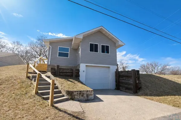 1920 W 14, Sioux City, IA 51103