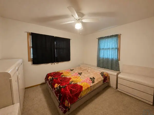 2110 Allan St, Sioux City, IA 51103