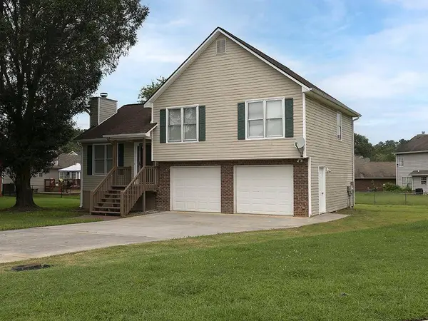 16 Huntcliff DR, Cartersville, GA 30121
