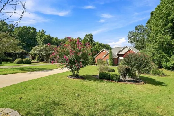 1203 Foxcreek DR, Mcdonough, GA 30252